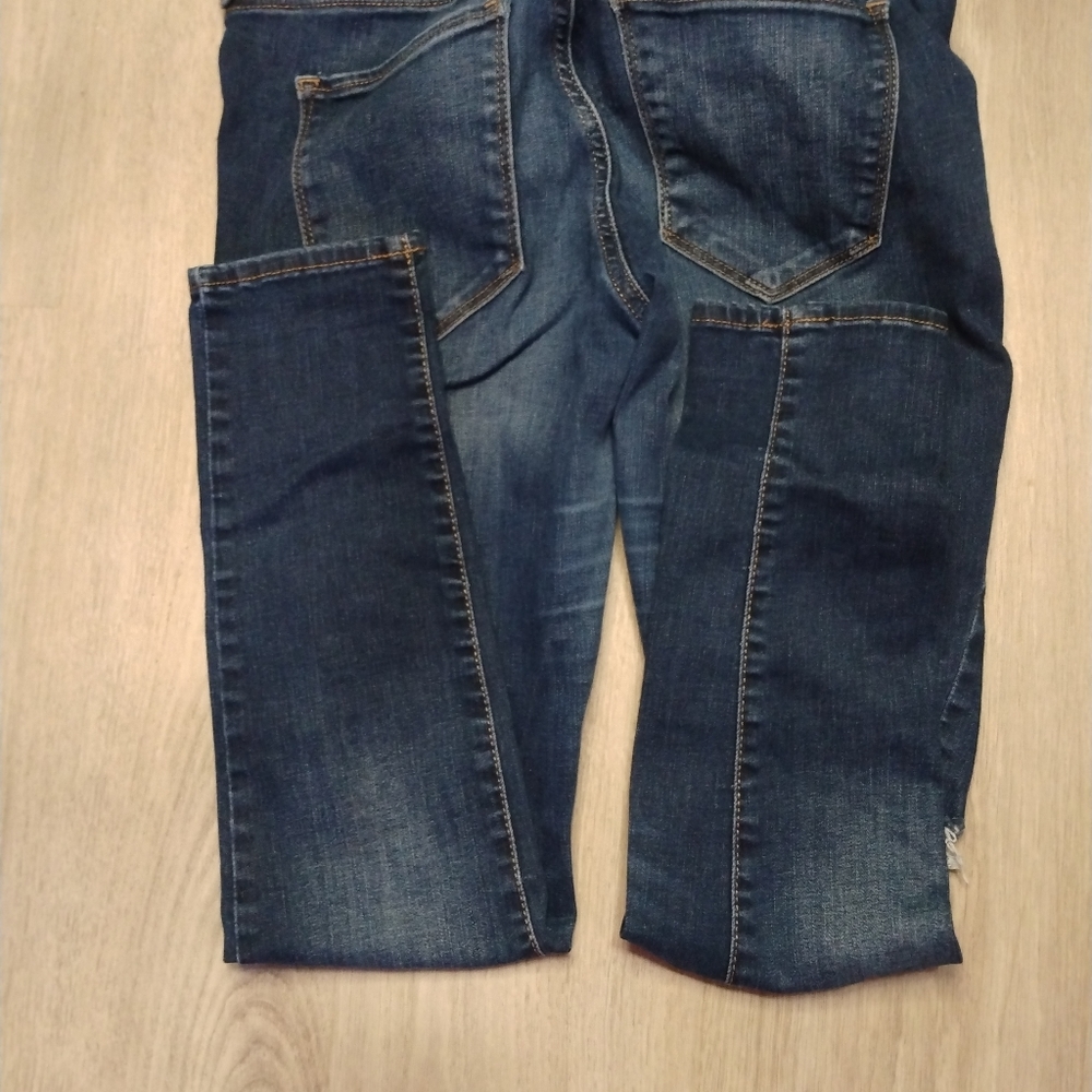 Gap - Picture 4 of 4